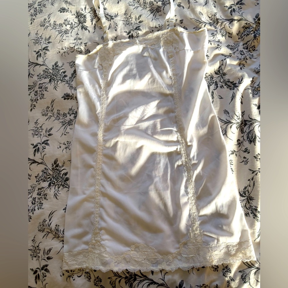 ⭐️Vintage white slip / Bundle for 3 for 20